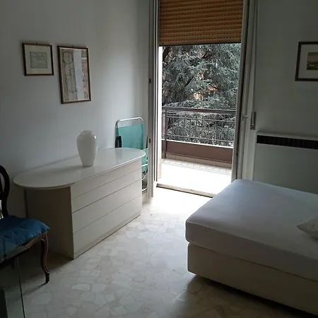 Camera Ale Via Lombardia ホームステイ